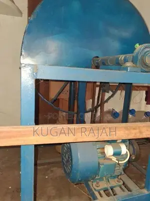 எள்ளுபாகு இடிக்கும் இயந்திரம்