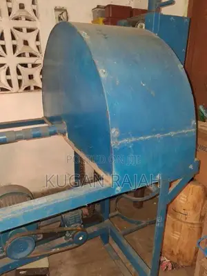 எள்ளுபாகு இடிக்கும் இயந்திரம்