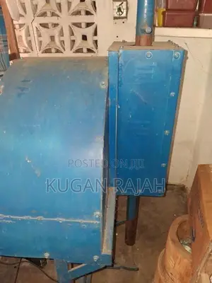 எள்ளுபாகு இடிக்கும் இயந்திரம்