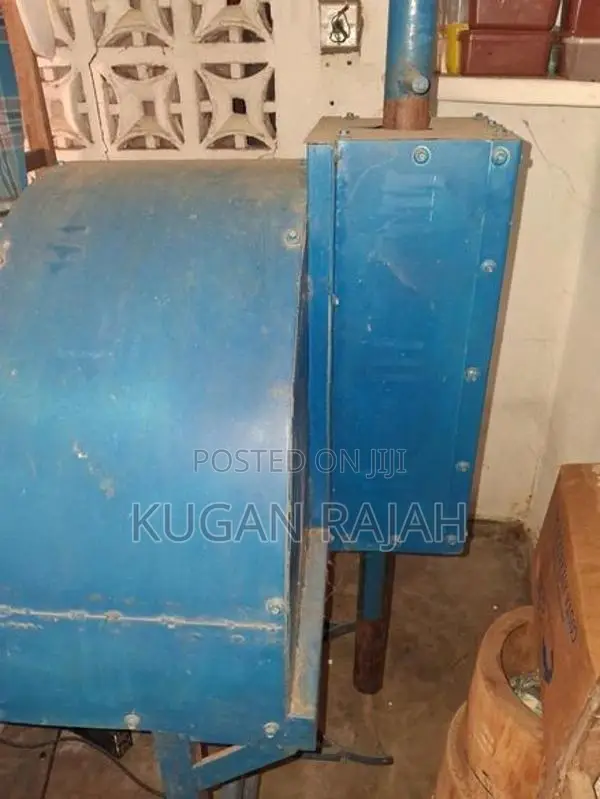 எள்ளுபாகு இடிக்கும் இயந்திரம்