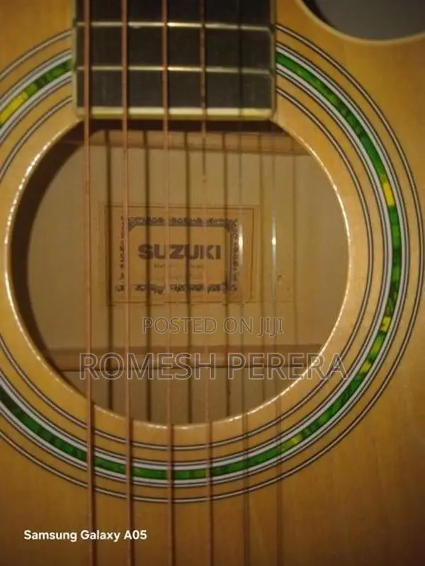Suzuki Acoustic Guitar