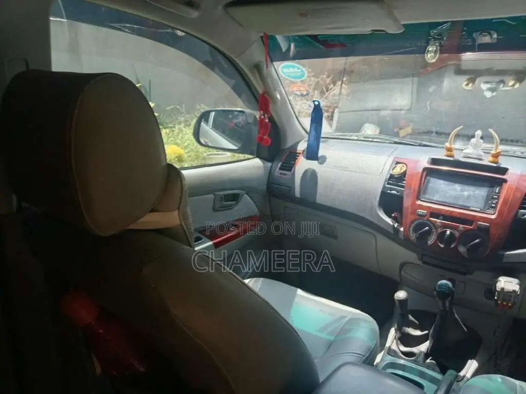 Toyota Hilux 2012 Pickup (Used)