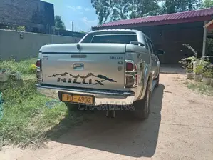 Toyota Hilux 2012 Pickup (Used)