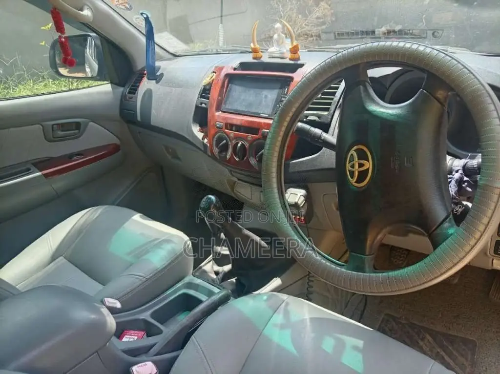 Toyota Hilux 2012 Pickup (Used)
