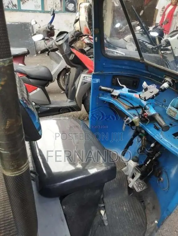 Bajaj 2 Stroke 2005 Three Wheel (Used)