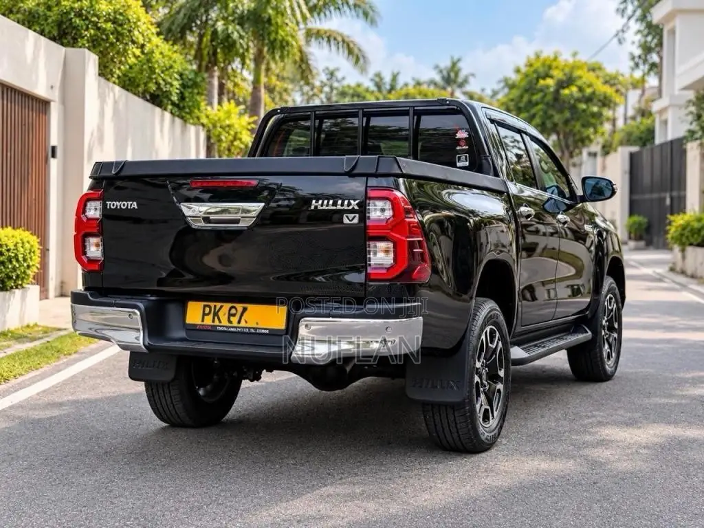Toyota Hilux 2025 Pickup (Used)