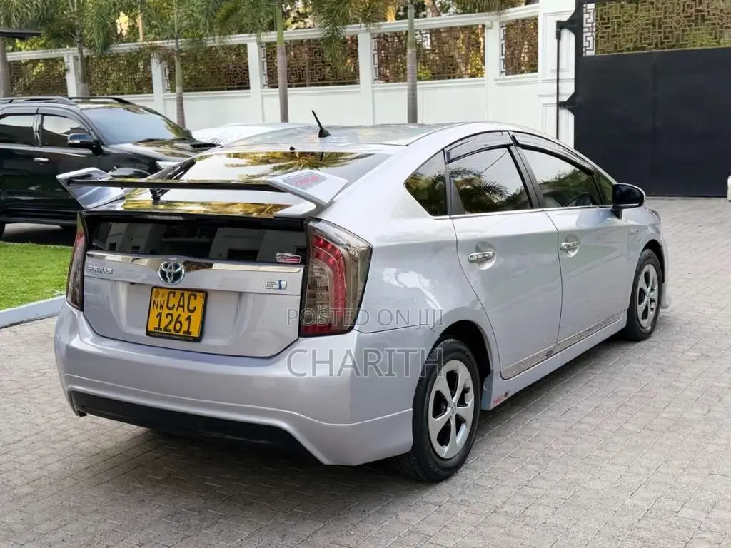 Toyota Prius 2012 Car (Used)