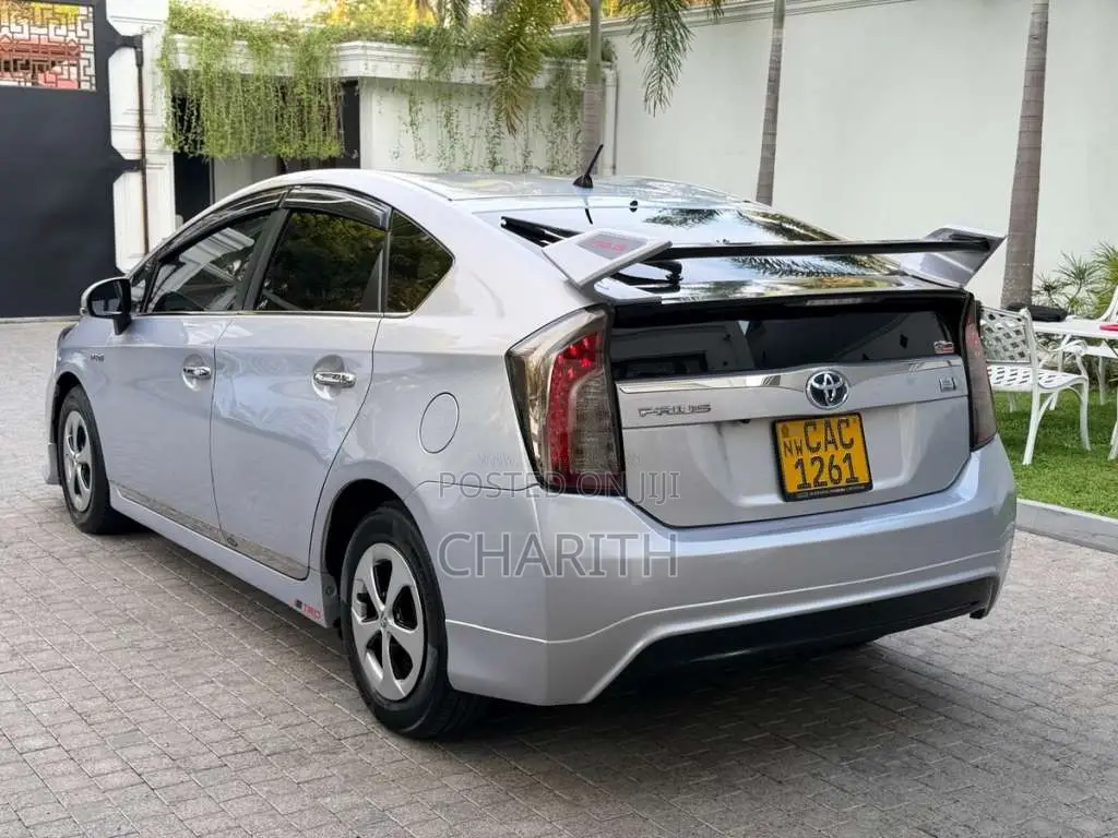Toyota Prius 2012 Car (Used)