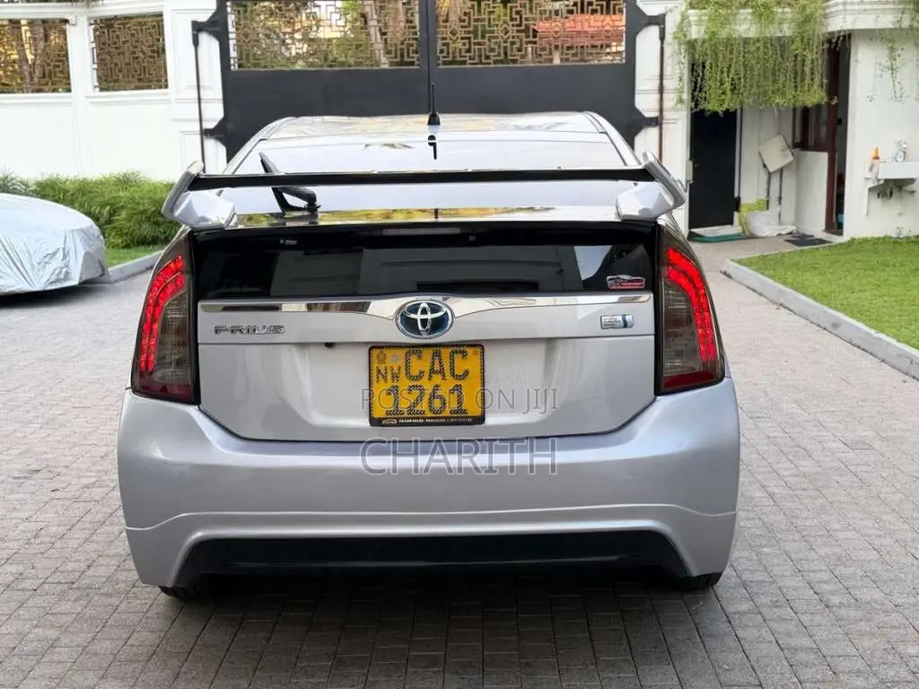 Toyota Prius 2012 Car (Used)