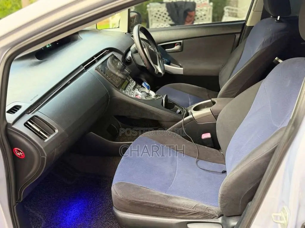 Toyota Prius 2012 Car (Used)