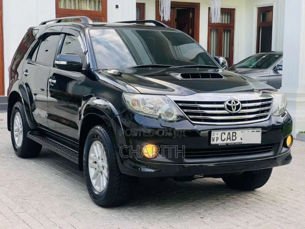 Toyota Fortuner 2013 SUV (Used)