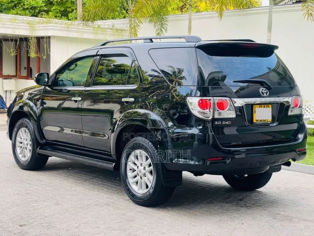 Toyota Fortuner 2013 SUV (Used)
