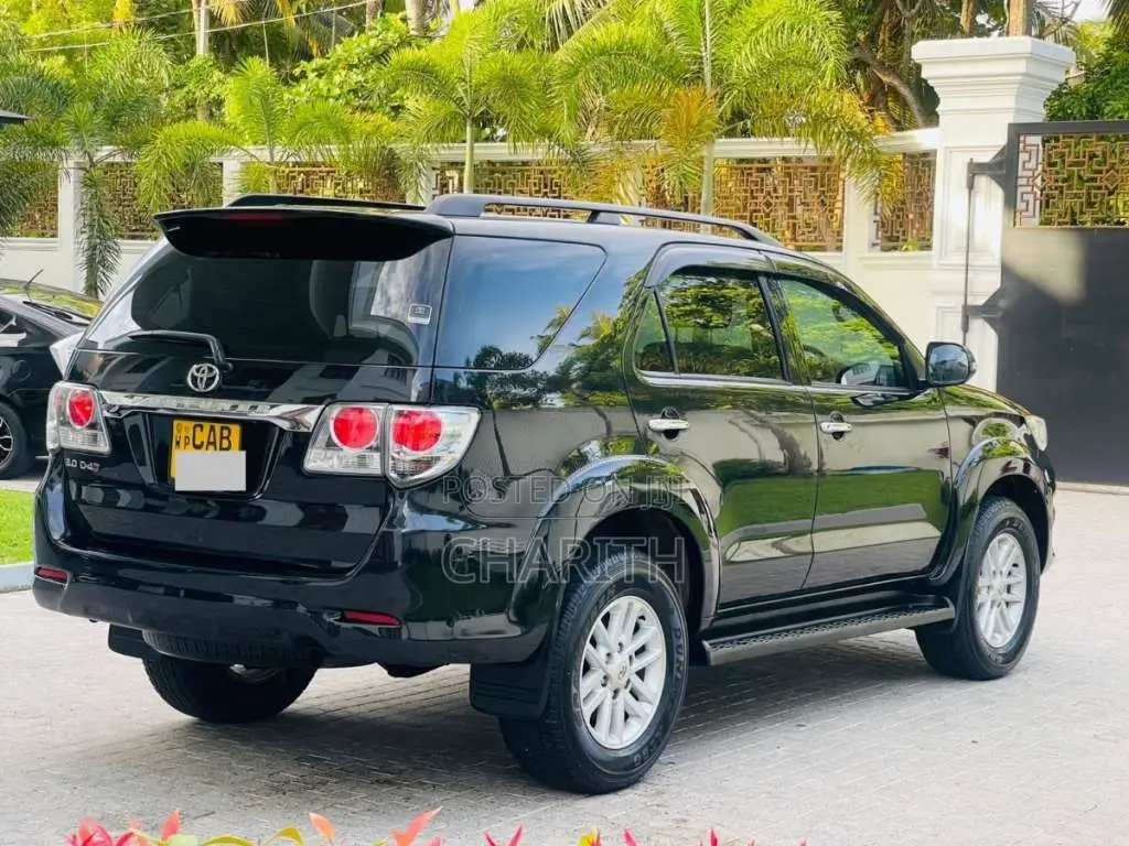 Toyota Fortuner 2013 SUV (Used)