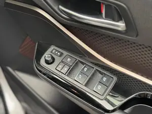 Toyota CHR NGX 10 2019 SUV (Used)