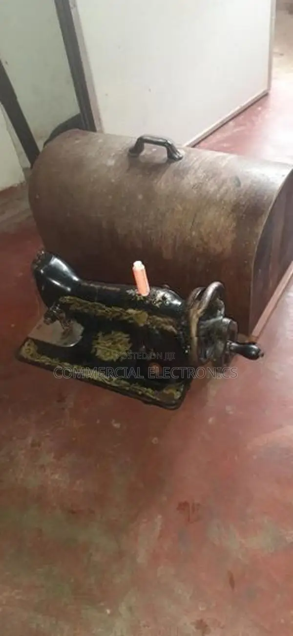 ඉතා පැරණි අතින් කරකවා මහන මැෂිම අලුත්ම තත්වයේ