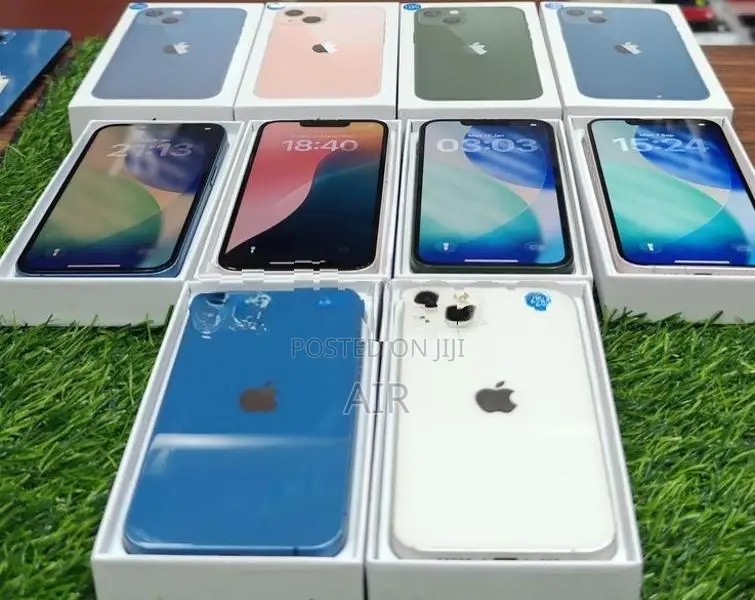 Apple iPhone 13 128GB (Refurbished)