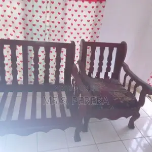 මහෝගනී ලීයෙන් නිමවූ පැරණි පුටු 3ක සෙටිය
