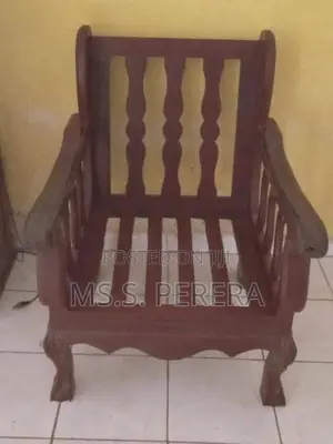 මහෝගනී ලීයෙන් නිමවූ පැරණි පුටු 3ක සෙටිය