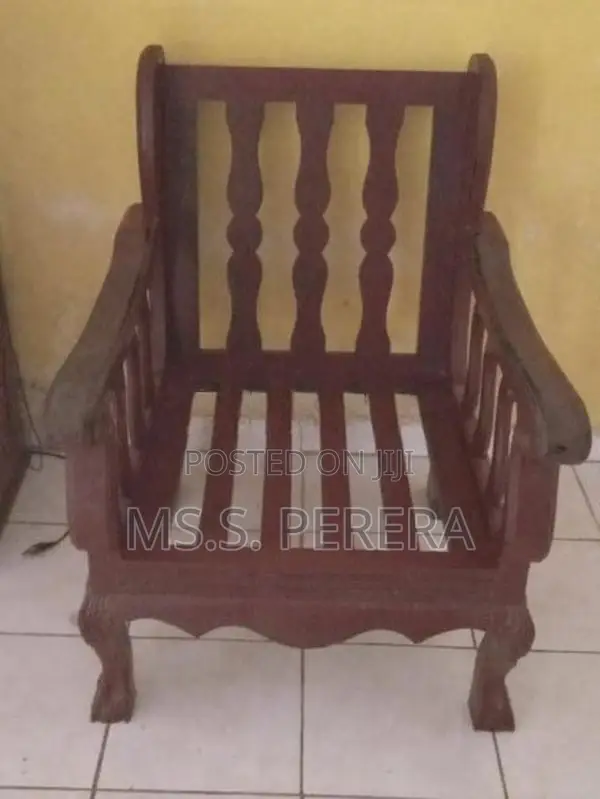 මහෝගනී ලීයෙන් නිමවූ පැරණි පුටු 3ක සෙටිය