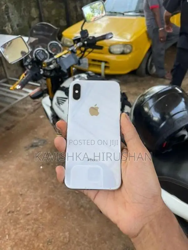 Apple iPhone X (Used)