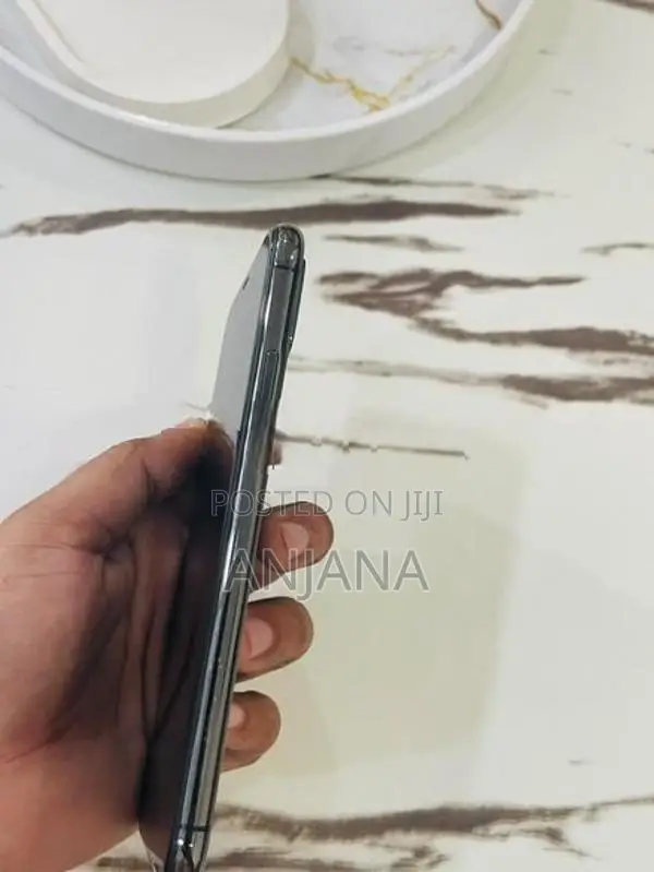 Apple iPhone XS (Used)