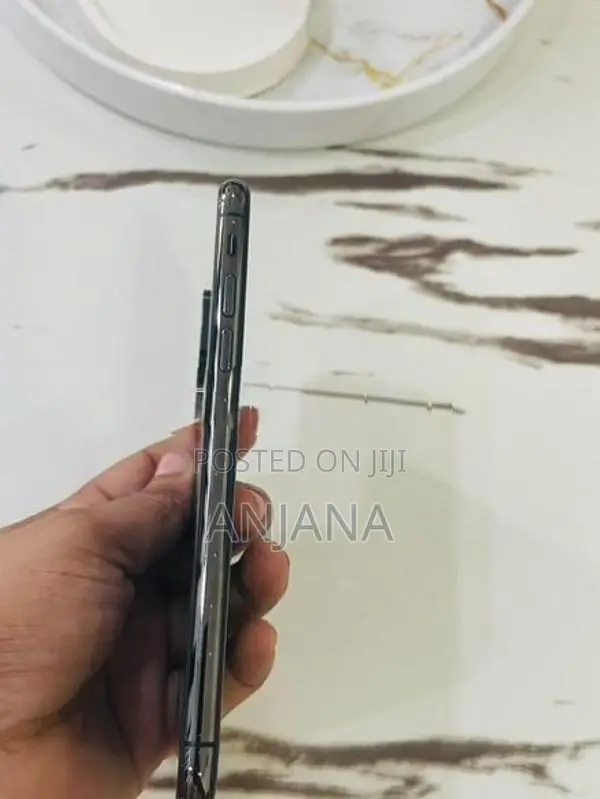 Apple iPhone XS (Used)