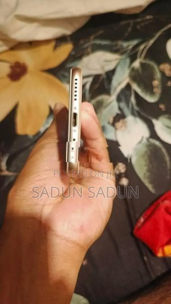 Apple iPhone 8 (Used)