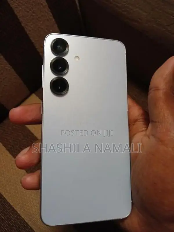 Samsung Galaxy S25 (Used)