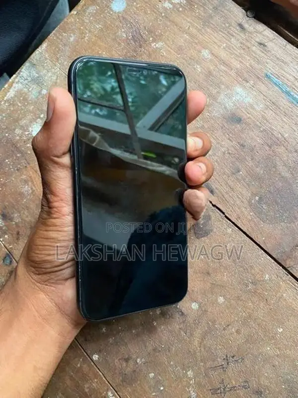 Apple iPhone 11 Black Edition (Used)