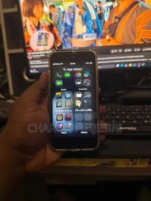 Apple iPhone SE 3 (Used)