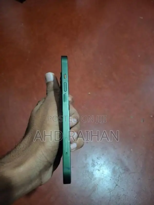 Apple iPhone 13 (Used)
