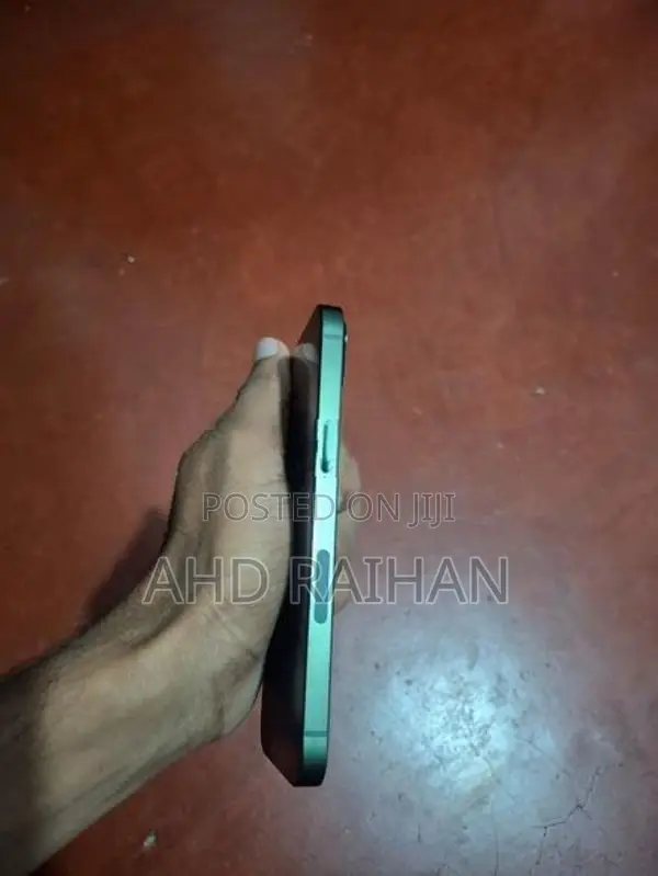 Apple iPhone 13 (Used)