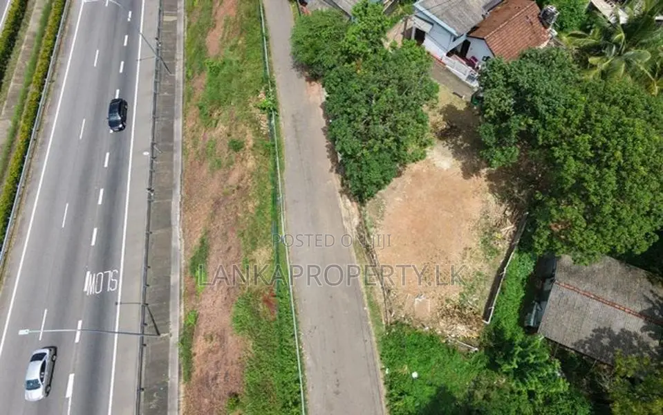 Highly Residential Land for Sale Near Kadawatha Town.