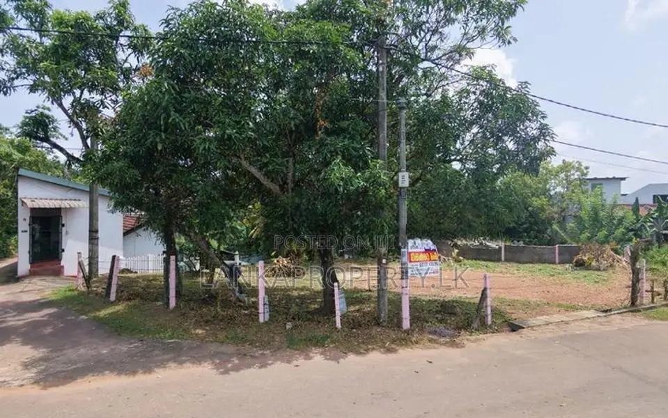 Highly Residential Land for Sale Near Kadawatha Town.