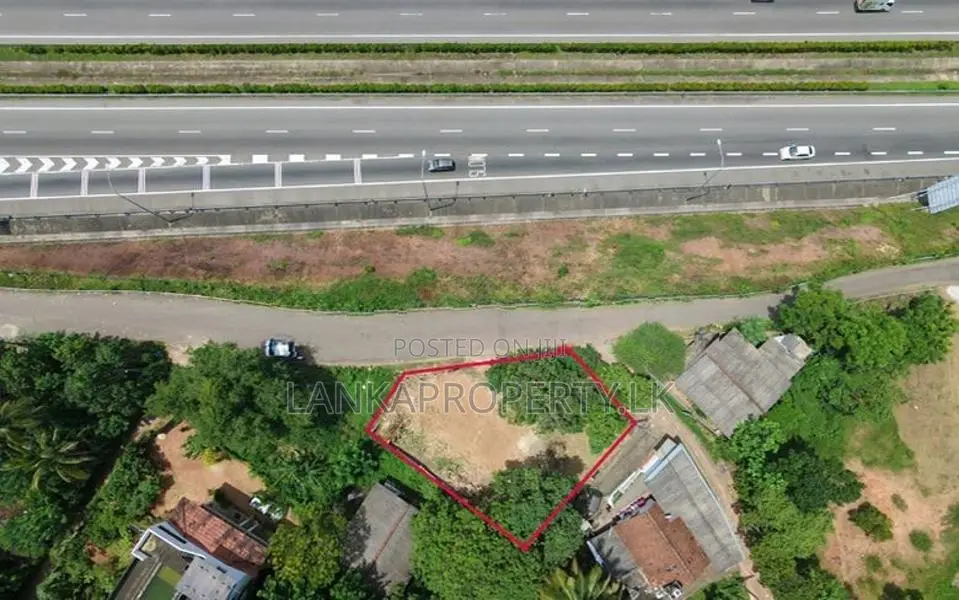 Highly Residential Land for Sale Near Kadawatha Town.