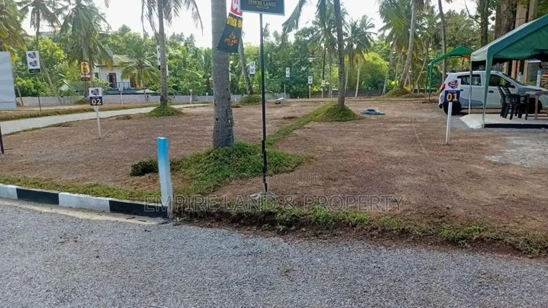 වැදගත් පරිසරයක අගනා බිම් කොටස් කොච්චිකඩේ මිගමුව පාරට ආසන්නව
