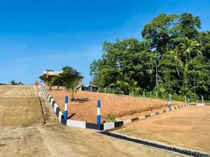 Kalagedihena නගරයෙන් නුවර පාරට නුදුරින් ඉඩමක් විකිණීමට