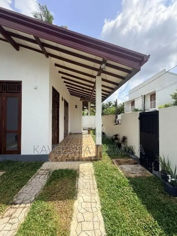 Single Storey House for Sale in Padukka Homagama (bn 100)