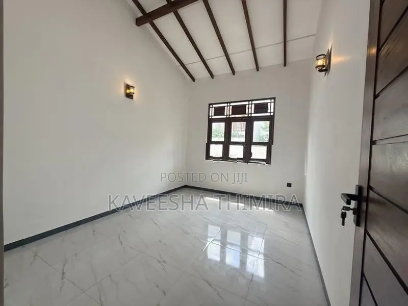 Single Storey House for Sale in Padukka Homagama (bn 100)
