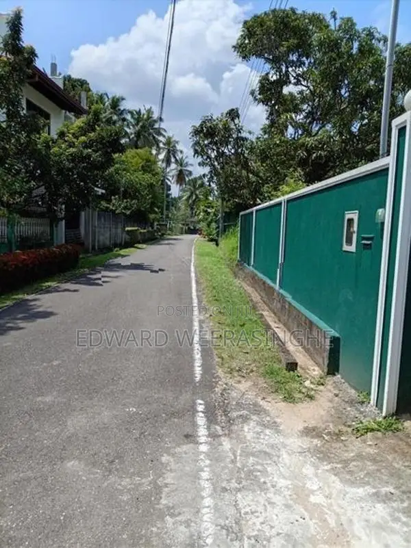 කුලියට දීම තෙමහල් නිවසක් යක්කල ගම්පහ පාර උඩුම්බරා ගාර්ඩන්