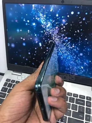 Samsung Galaxy S22 (Used)