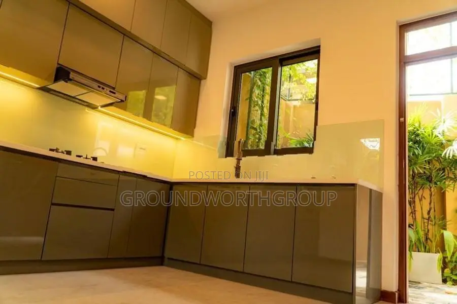 Luxury House for Sale in Lake Road