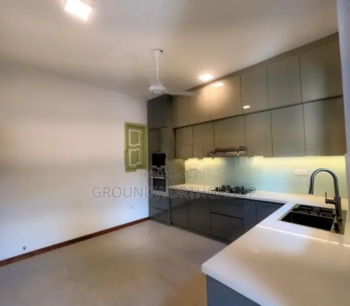 Luxury House for Sale in Lake Road