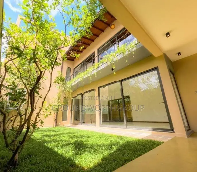 Luxury House for Sale in Lake Road