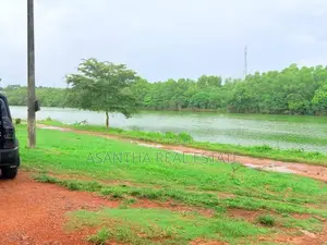 Lake Facing 19.5 P Land Sale at Aggona Koswatha Battramulla