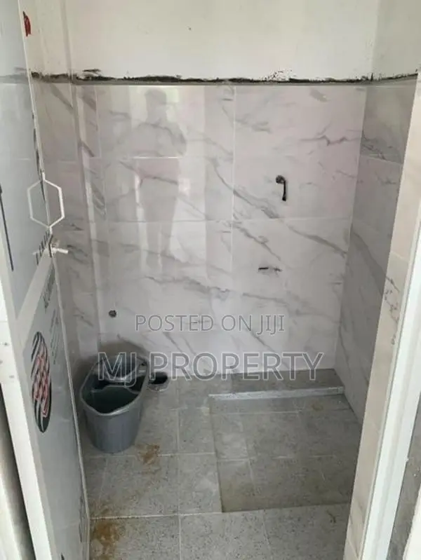 ( SC-1273) Valuable Commercial Building 1st Floor Rent in Pannipitiya