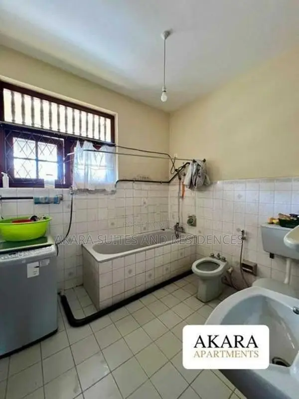 3,600 sq.ft Unfurnished House For Rent - HL56094 In Colombo 7