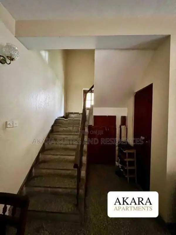 3,600 sq.ft Unfurnished House For Rent - HL56094 In Colombo 7