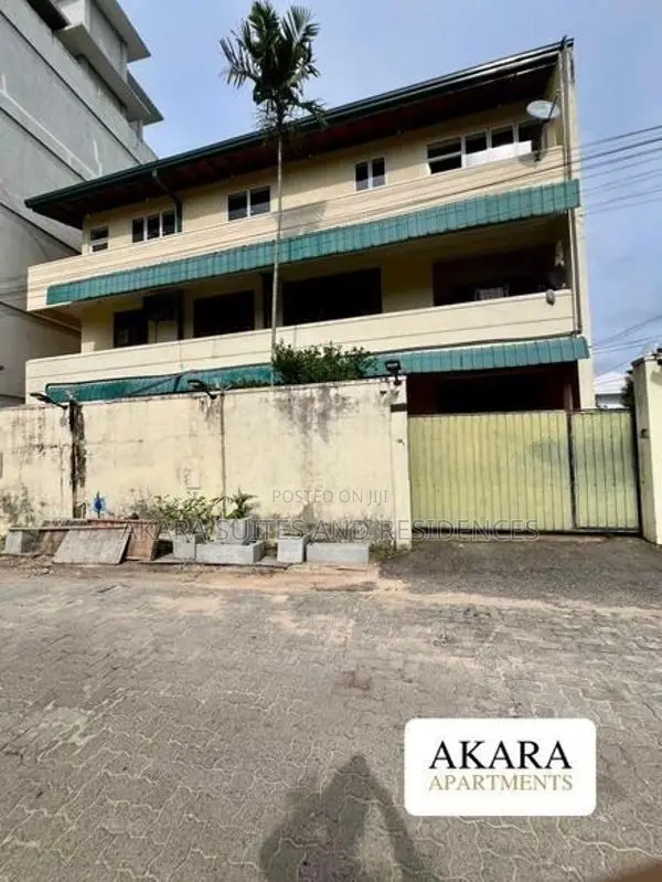 3,600 sq.ft Unfurnished House For Rent - HL56094 In Colombo 7