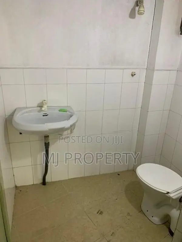 ( SC-1275) Valuable Commercial Building 1st Floor Rent In Piliyandala